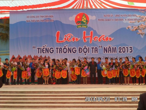 GDTH – Lần đầu tiên Liên hoan “Tiếng trống đội ta” năm 2013 các trường phổ thông thuộc huyện Điện Biên được tổ chức.