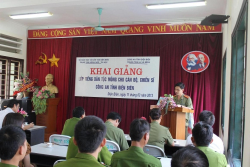 GDTX-CN: Khai giảng lớp đào tạo tiếng dân tộc Mông cho cán bộ, chiến sĩ công a tỉnh Điện Biên.