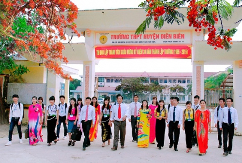 GDTrH. Trường THPT huyện Điện Biên long trọng tổ chức Lễ mít tinh kỷ niệm 30 năm ngày thành lập trường (1985-2015)