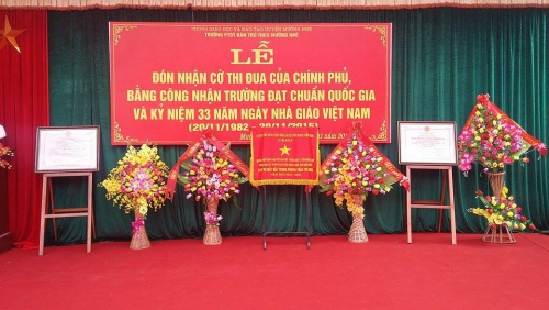 Phòng GDTrH - Trường PTDTBT THCS Mường Nhé tổ chức lễ kỷ niệm 33 năm ngày Nhà giáo Việt Nam; Lễ đón nhận cờ thi đua của Chính phủ và đón nhận Bằng công nhận trường đạt chuẩn Quốc gia.