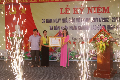GDMN- Lễ kỷ niệm 34 năm ngày Nhà giáo Việt Nam và đón nhận Huân chương Lao động hạng nhì trường mầm non xã Thanh Hưng