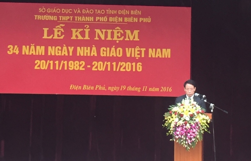 Trường THPT thành phố Điện Biên Phủ tổ chức Lễ kỉ niệm 34 năm ngày Nhà giáo Việt Nam và đón Bằng công nhận trường THPT đạt chuẩn quốc gia.