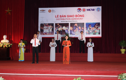 GDTrH. Tin tổ chức sự kiện giao nhận quả bóng đá do hãng ô tô GM, Ủy ban y tế Hà Lan – Việt nam phối hợp với Sở Giáo dục và Đào tạo tổ chức tại tỉnh Điện Biên.
