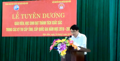 CNTT&NCKH- Phòng GD&ĐT huyện Điện Biên tổ chức lễ tuyên dương giáo viên, học sinh đạt thành tích xuất sắc trong các kỳ thi cấp tỉnh, cấp quốc gia năm học 2016-2017