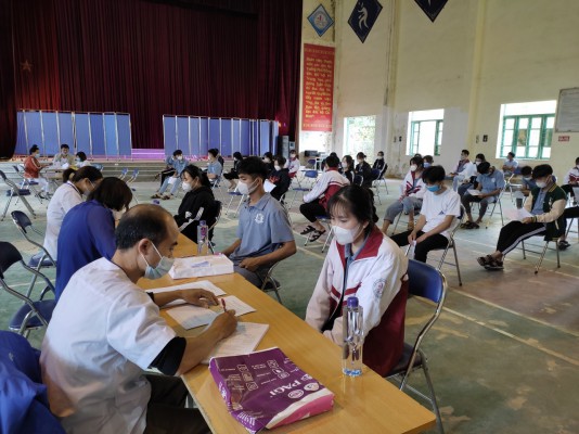 Trường Phổ thông Dân tộc Nội trú THPT huyện Tuần Giáo tổ chức tiêm phòng vắc xin Covid-19 cho học sinh