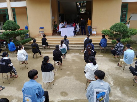 Bài viết tuyền truyền về tiêm vắc xin Covid-19 cho học sinh trường THPT Mùn Chung