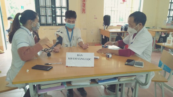 Triển khai tiêm vắc xin phòng Covid-19 cho học sinh  Trường PTDTNT THPT huyện Điện Biên Đông