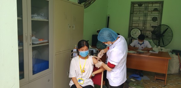 Trường Phổ thông DTNT THPT huyện Nậm Pồ phối hợp tổ chức tiêm Vắc xin phòng COVID-19 cho học sinh