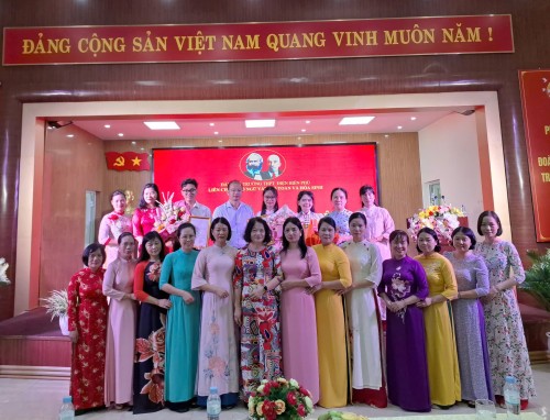 Trường THPT Điện Biên Phủ: Tự hào tuổi trẻ – 05 học sinh ưu tú vinh dự đứng trong hàng ngũ của Đảng Cộng sản Việt Nam