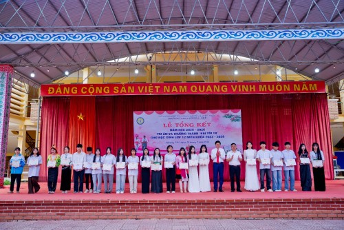 Trường THPT Mường Nhé tổ chức Lễ tổng kết năm học 2025 – 2026 và chương trình tri ân, trưởng thành “Khi tôi 18”