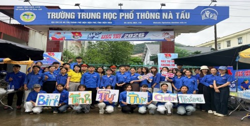 Ấm áp hoạt động tiếp sức mùa thi tại trường THPT Nà Tấu