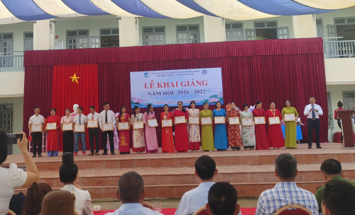 Tiếng trống khai trường dưới chân đèo Pha Đin và khát vọng vươn mình cùng đất nước