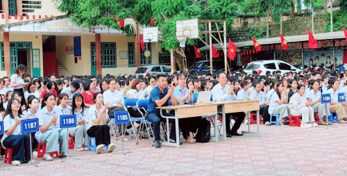 Trường THPT Tuần Giáo tổ chức hoạt động ngoại khóa về lịch sử, truyền thống nhà trường và Văn hóa trường học, nội quy học sinh