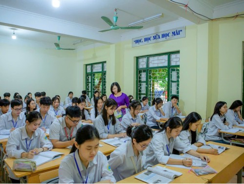 Trường THPT Mường Lay: Cô giáo Hoàng Thị Hồng Thảo và ngọn lửa nhiệt huyết chưa bao giờ tắt trên bục giảng