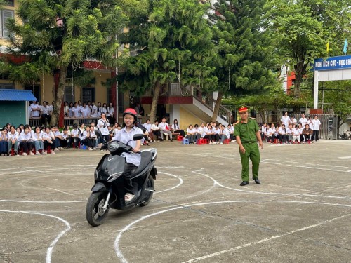 Trường PTDTNT THPT Tuần Giáo: Ngoại khóa tuyên truyền, phổ biến pháp luật cho học sinh năm học 2026 – 2027