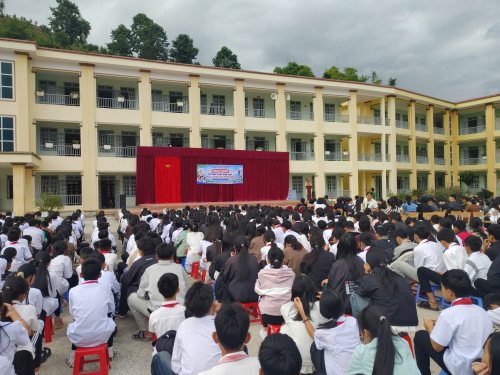 Trường THCS và THPT Quài Tở tăng cường giáo dục pháp luật, kỹ năng sống cho học sinh