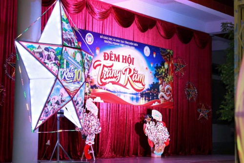 Trường PT DTNT THPT Tuần Giáo: Ấm áp Tết Trung thu trong môi trường giáo dục nội trú