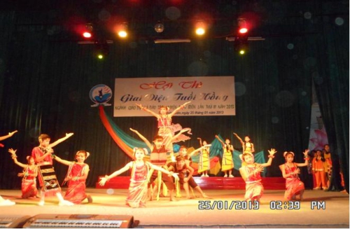 GDTH – Phòng Giáo dục và Đào tạo huyện Điện Biên với 84 tiết mục đặc sắc trong Hội thi Giai điệu tuổi hồng lần thứ III – 2013.