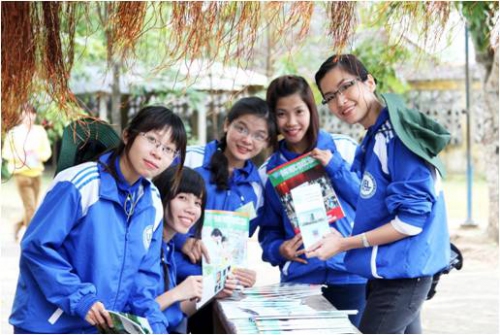 GDTrH – Văn học nhà trường số 7: Giới thiệu bài văn dự thi tuyển sinh vào lớp 10 THPT chuyên Lê Quý Đôn năm 2013.