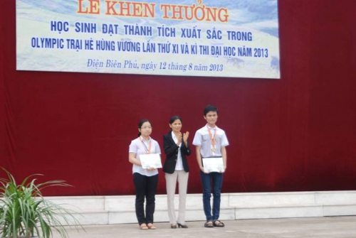 GDTrH – Vinh danh 25 học trò THPT Chuyên Lê Quý Đôn đạt từ 24,0 điểm trong kì thi tuyển sinh đại học 2013.