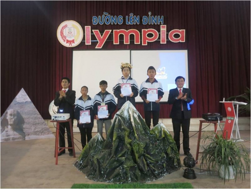 TCCB. Trường THPT Chuyên Lê Quý Đôn tổ chức cuộc thi "Đường lên đỉnh Olympia cấp trường lần thứ nhất - năm 2014.