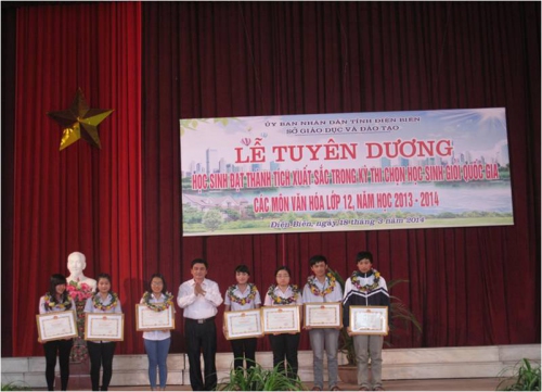 GDTrH –Lễ tuyên dương học sinh đạt thành tích xuất sắc trong kỳ thi chọn học sinh giỏi quốc gia các môn văn hóa lớp 12, năm học 2013- 2014