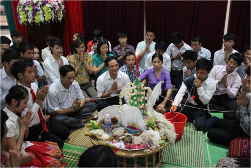 GDTX&CN - Lưu học sinh Lào tại Điện Biên vui đón Tết cổ truyền Bunpimay