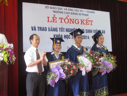 GDTX&CN - Trường Cao đẳng Sư phạm Điện Biên tổ chức Lễ tổng kết khóa học và phát bằng tốt nghiệp cho Lưu học sinh Lào
