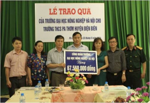 CĐN-Trường Đại học Nông nghiệp Hà Nội thăm và tặng quà tại các trường trên địa bàn tỉnh Điện Biên