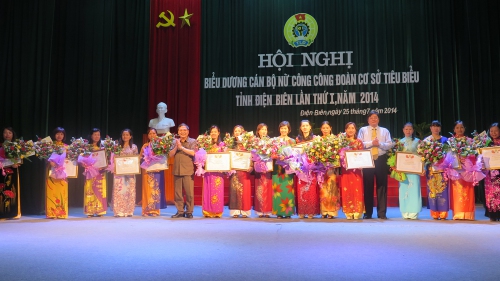 CĐN - LĐLĐ tỉnh Biểu dương cán bộ nữ công CĐCS tiêu biểu tỉnh Điện Biên lần thứ I, năm 2014