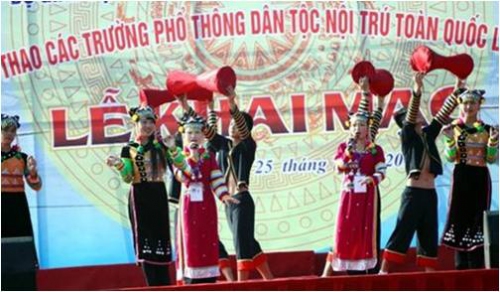 GDTrH. Tin kết quả đoàn học sinh tỉnh Điện Biên tham dự Hội thi Văn hóa, Văn nghệ, TDTT các trường PTDTNT toàn quốc tại thành phố Cần Thơ, năm 2014.