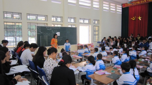 GDTH – Chương trình đảm bảo chất lượng giáo dục trường học (SEQAP) giai đoạn 2010-2015, tạo sự chuyển biến về nhận thức cho cộng đồng, thúc đẩy nâng cao chất lượng giáo dục toàn diện cho học sinh 40 trường Tiểu học tỉnh Điện Biên .