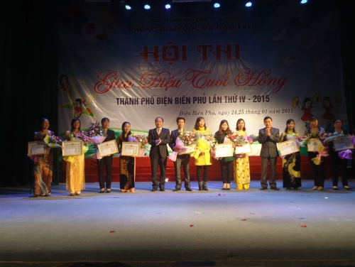 GDTX&CN: Phòng Giáo dục và Đào tạo thành phố Điện Biên Phủ tổ chức thành công Hội thi “Giai điệu tuổi hồng” lần thứ IV, năm 2015