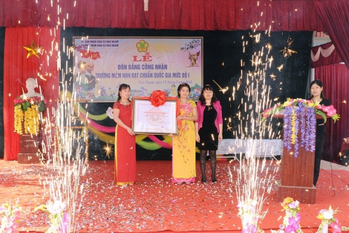 GDMN - Trường Mầm non xã Núa Ngam - huyện Điện Biên đón bằng công nhận trường mầm non đạt chuẩn Quốc gia mức độ 1