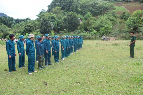 Dienbien.edu.vn - Tổ chức kiểm tra bắn đạn thật cho trung đội dân quân tự vệ trường THPT Búng Lao.