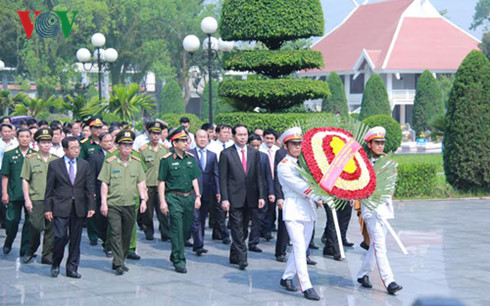 CNTT&NCKH - Chủ tịch nước dự mít tinh kỷ niệm 62 năm Chiến thắng Điện Biên Phủ