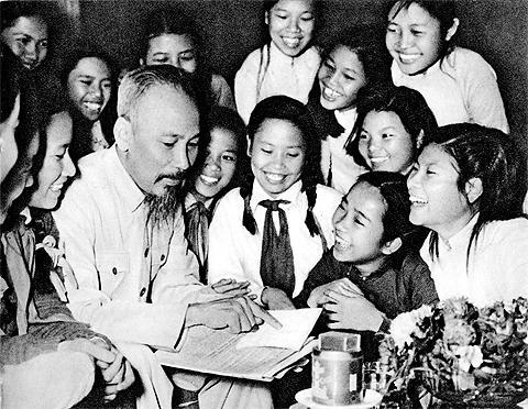 VP- Tư tưởng Hồ Chí Minh về giáo dục - Giá trị và sự vận dụng trong phát triển giáo dục và đào tạo tỉnh Điện Biên hiện nay