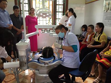 CNTT&NCKH- Trao tặng trang thiết bị Nha học đường cho Trường Tiểu học Hà Nội - Điện Biên