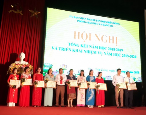 Huyện Điện Biên Đông tổ chức Hội nghị tổng kết năm học 2018 - 2019 và triển khai nhiệm vụ năm học 2019-2020
