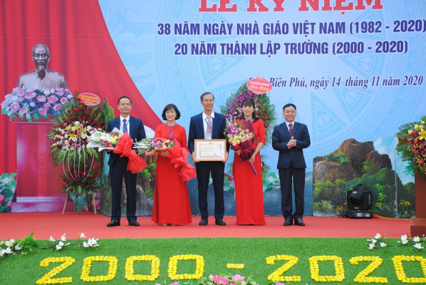 Trường THPT Phan Đình Giót tỉnh Điện Biên 20 năm xây dựng và phát triển