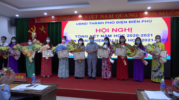 Ủy ban nhân dân Thành phố Điện Biên Phủ tổ chức Hội nghị Tổng kết năm học 2020-2021, triển khai nhiệm vụ trọng tâm năm học 2021-2022