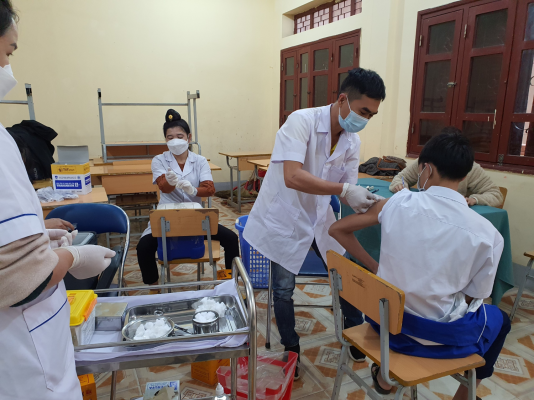 Trường THPT Mường Ảng hoàn thành tiêm vắc xin mũi 2 phòng COVID-19 cho học sinh