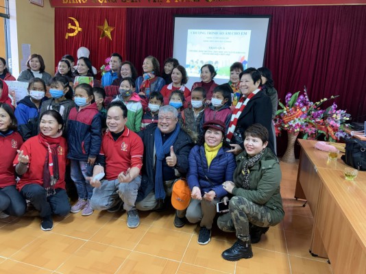 Đoàn thiện nguyện “Vì trẻ em vùng cao” trao tặng học bổng, áo ấm cho học sinh tại xã Pá Khoang và xã Thanh Minh - Thành phố Điện Biên Phủ