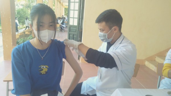 Đẩy nhanh tiến độ tiêm vắc xin phòng COVID-19 trong các trường phổ thông