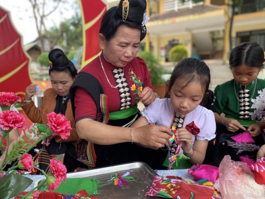 Tăng cường giáo dục gìn giữ bản sắc văn hóa dân tộc cho học sinh Trường Tiểu học Quài Tở huyện Tuần Giáo