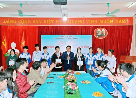 Trường THPT Thị xã Mường Lay đạt nhiều thành tích trong kỳ thi chọn học sinh giỏi các môn văn hoá lớp 9, 10, 11 và giải toán trên máy tính cầm tay lớp 11 năm học 2022-2023