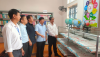 Bộ trưởng Bộ Giáo dục và Đào tạo Nguyễn Kim Sơn thăm và tặng quà cho trường THCS xã Thanh Hưng huyện Điện Biên