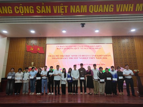 Ủy ban MTTQ Việt Nam tỉnh Điện Biên tiếp sức học sinh khó khăn Trường THPT Nà Hỳ trước Kỳ thi tốt nghiệp THPT năm 2026