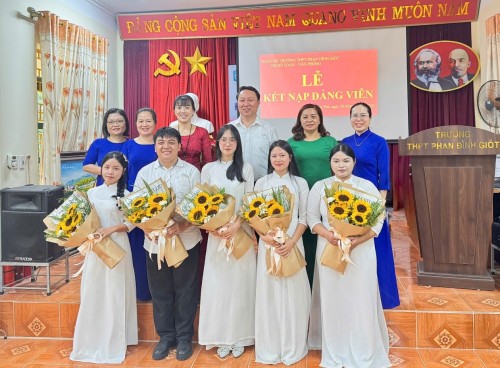 Trường THPT Phan Đình Giót: Dấu ấn trong công tác phát triển Đảng từ học sinh