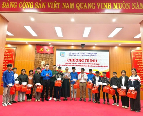 Trường THPT Chuyên Lê Quý Đôn đẩy mạnh tuyên truyền phòng, chống tảo hôn và hôn nhân cận huyết thống, hỗ trợ học sinh có hoàn cảnh khó khăn